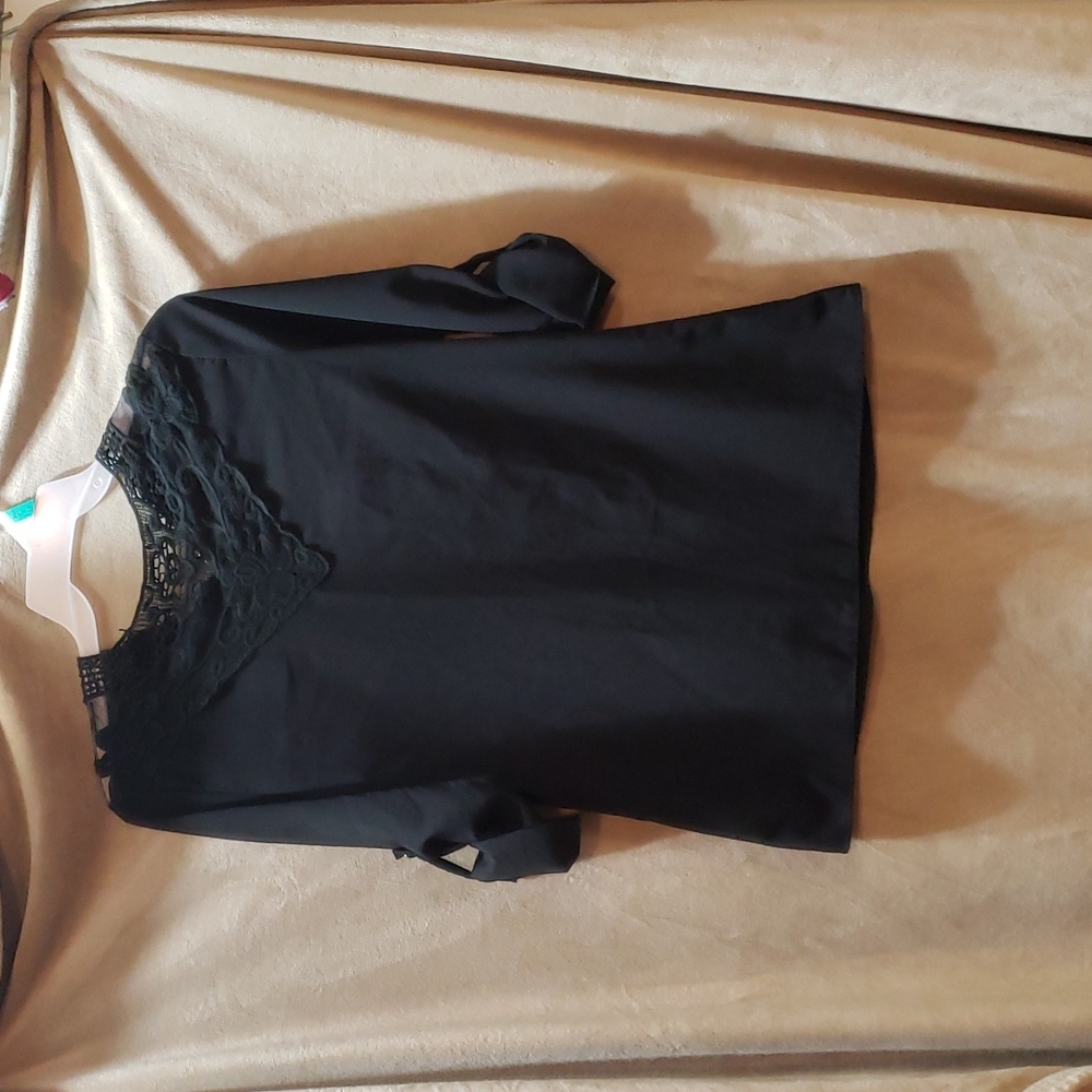 💝$8 or 4/$20! Faux Silk Black Blouse w/ Lace Silver Zipper in Back. Medium